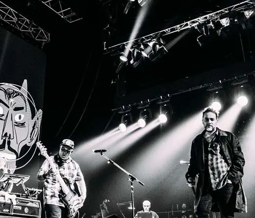 Los Fabulosos Cadillacs cierran el 2016 con su tercer show en el Luna Park. 